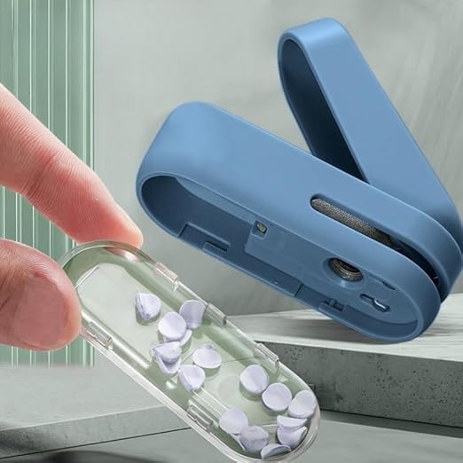 Magnoloran 2 Pack Single Hole Punch, 1/4 inch Mini Small Hole Puncher Heavy Duty Paper Hole Puncher Small Hole Punch One Hole Puncher for Crafts Paper Cards Tags Scrapbook-Blue&Green