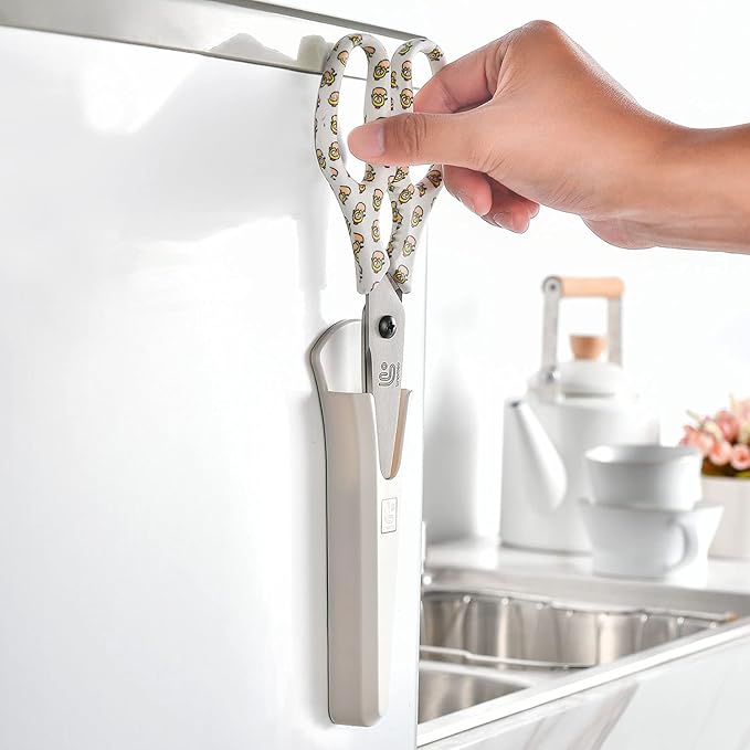 Linoroso Kitchen Scissors Heavy Duty Kitchen Shears with Magnetic Holder Made with Japanese Steel 4034, Multipurpose Ultra Sharp Cooking Scissors for Meat/Vegetables/BBQ/Herbs/Pizza (Graphic,Chick)