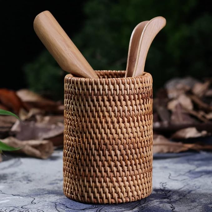 Handmade Vine Desk Organizer Pen Container Box Tea Caddy Makeup Brushes Holder Stand, Rattan Pencil Holder, Boho Table Décor Office Cups Organizer for Desk, Stationery, Flower Vase, Brown, (Cylinder)