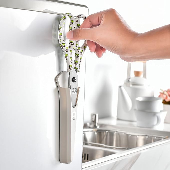 Linoroso Kitchen Scissors Heavy Duty Kitchen Shears with Magnetic Holder Made with Japanese Steel 4034, Multipurpose Ultra Sharp Cooking Scissors for Meat/Vegetables/BBQ/Herbs/Pizza (Graphic,Tiger)