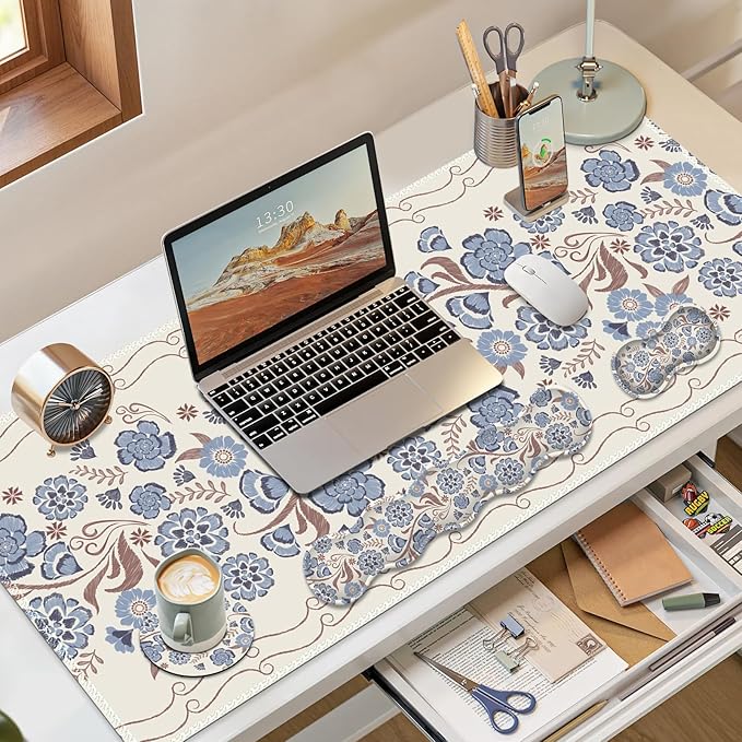 Desk Mat Gaming Mouse Pad, Cute Desk Matt Keyboard Wrist Rest for Desktop, Anti-Slip Big Mousepad Stitched Edges, XXL Large Mouse Pad with Wrist Support for Home Office I Vintage Blue Flower