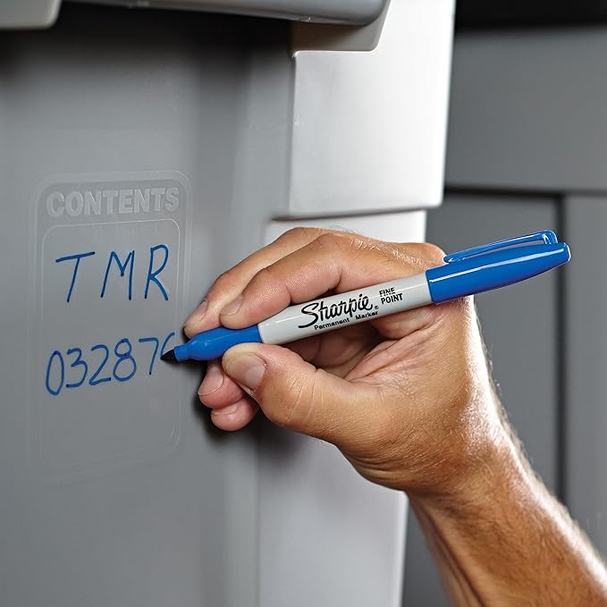 Sharpie Permanent Markers | Fine Point for Bold Details | Black, Blue, Red and Green Ink Colours | 4 Marker Pens