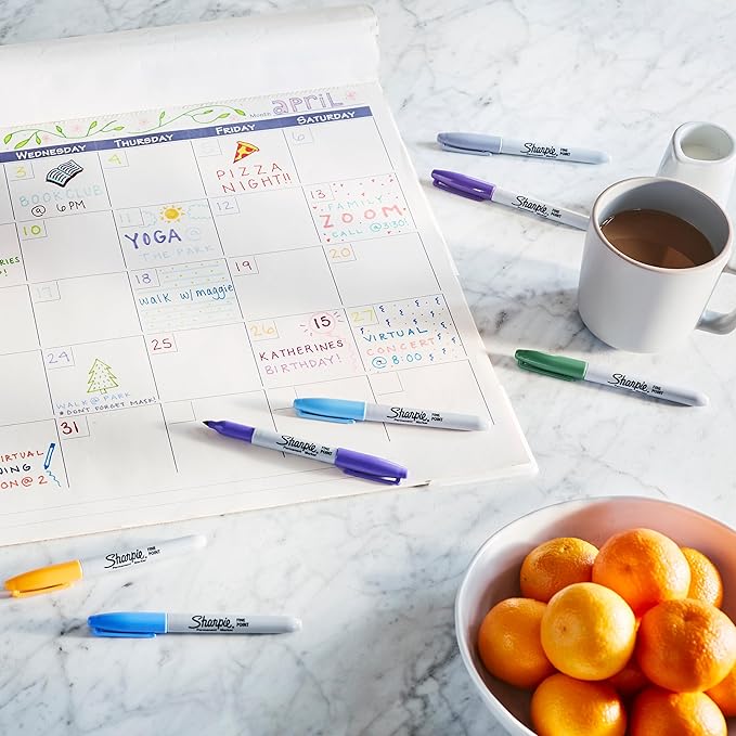 Sharpie Permanent Markers | Fine Point for Bold Details | Black, Blue, Red and Green Ink Colours | 4 Marker Pens